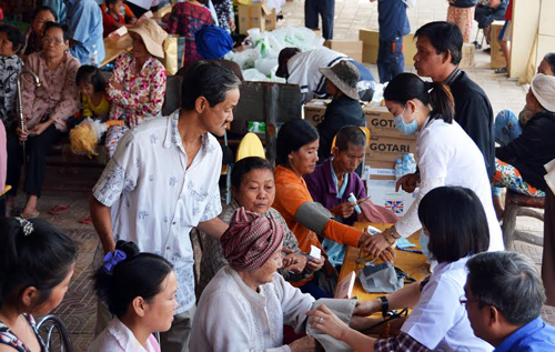 Free health examination for poor overseas Vietnamese in Phnom Penh